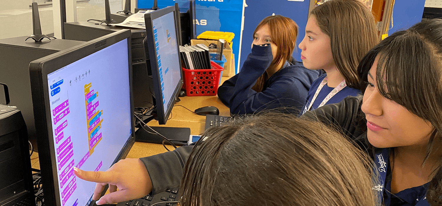 Del Valle MS Girls Coding class