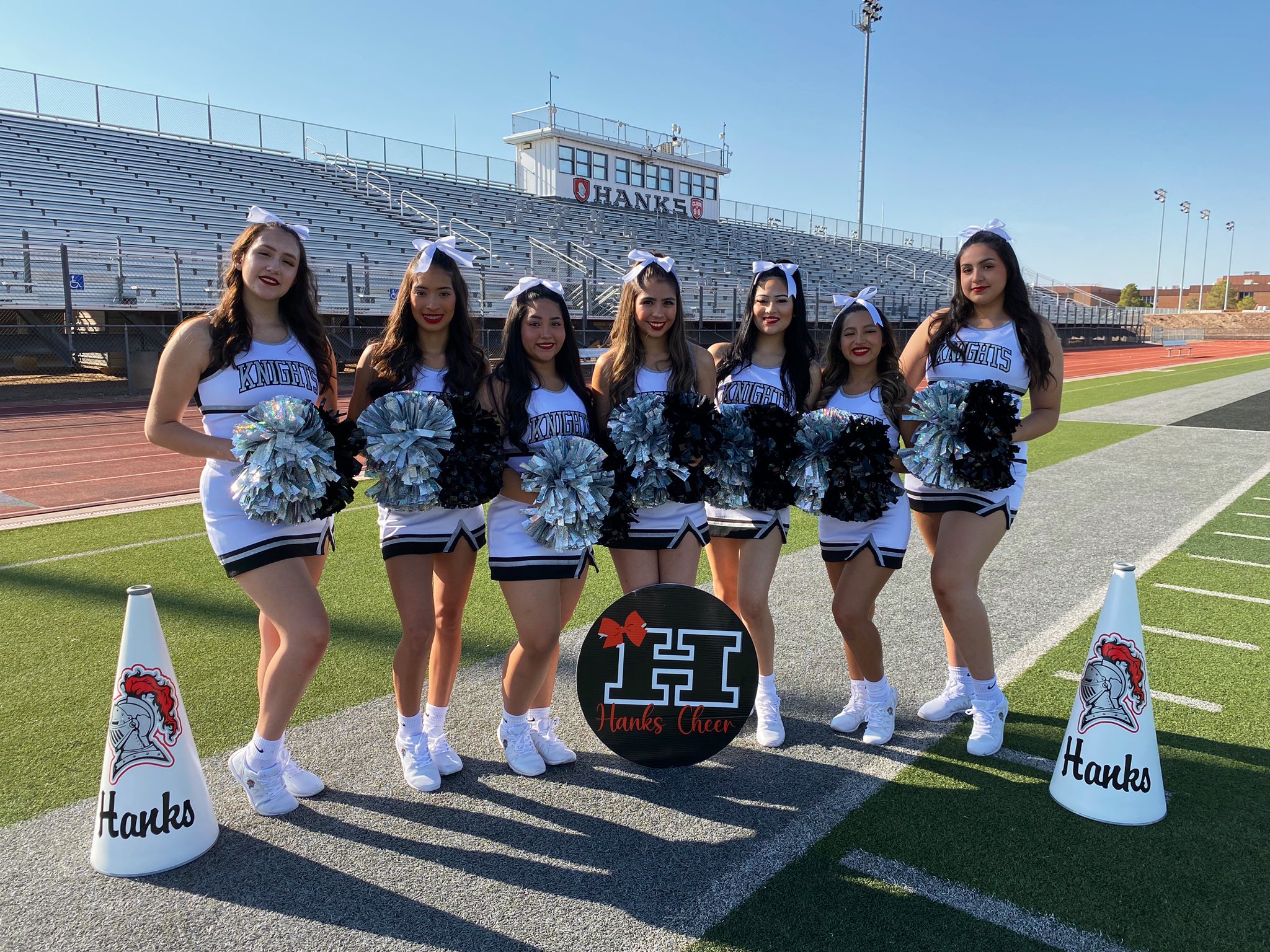 Hanks Varsity Cheerleaders