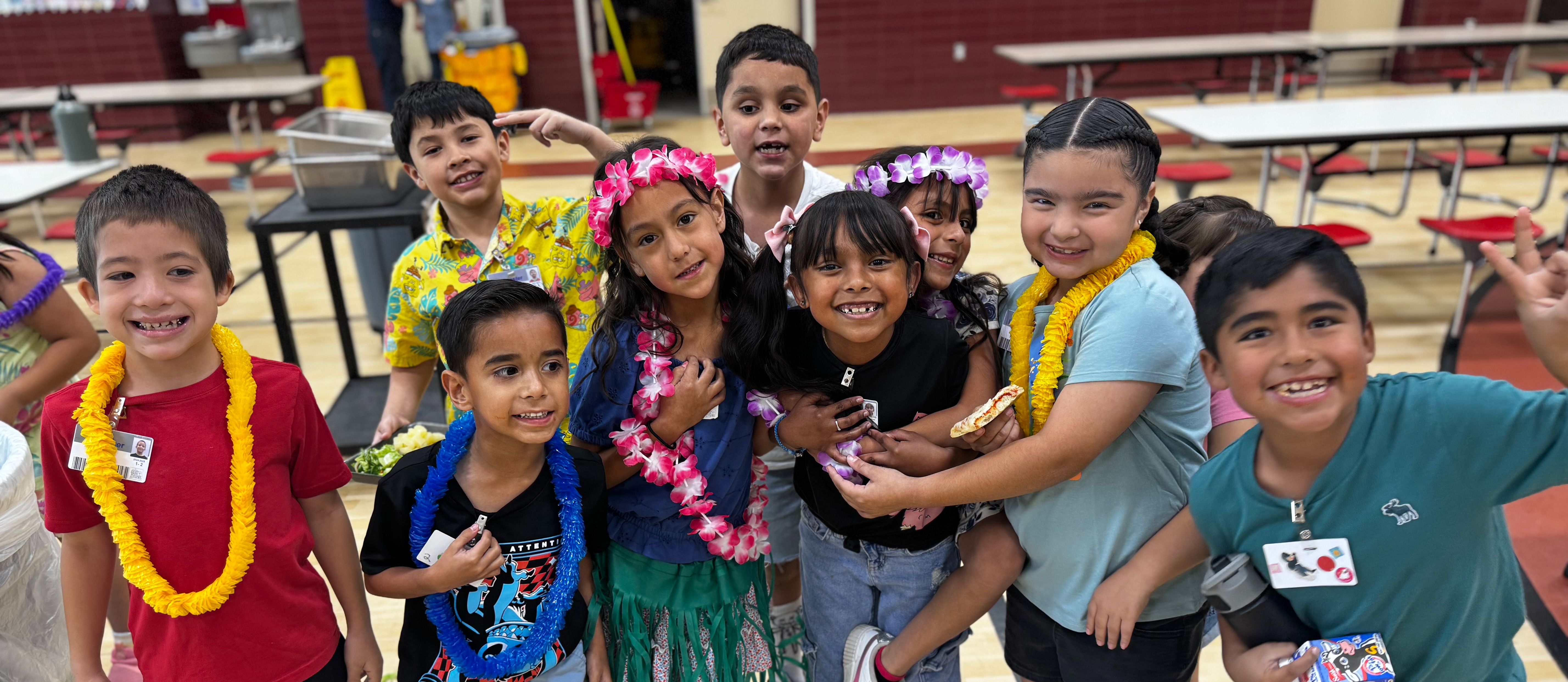 A picture with our Aztecs during lunch.