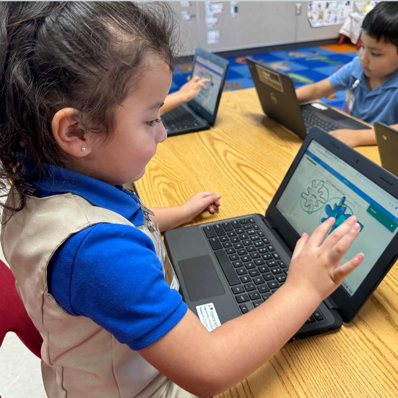 prek girl on computer