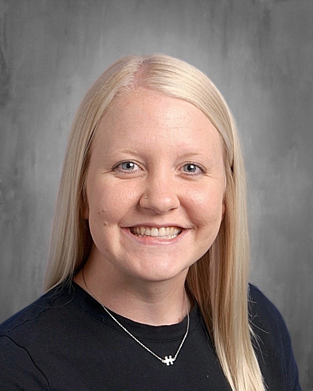 A lady wearing black shirt.