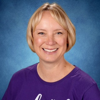 Lynsey Foster headshot