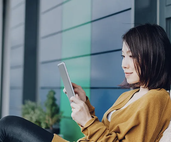 girl with ipad