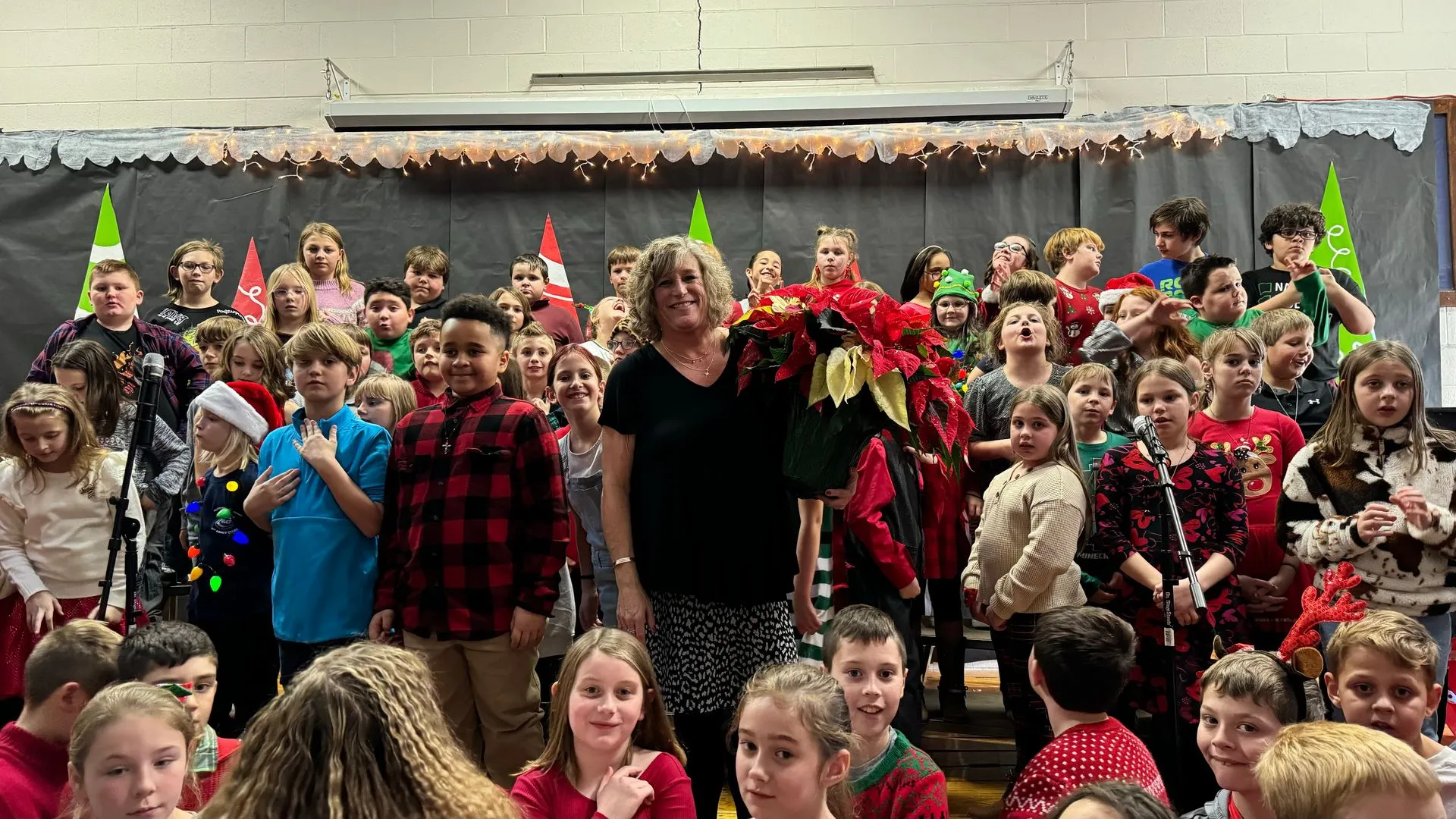 This image shows a group picture with the students for the christmas presentation