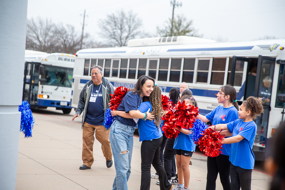 students at malvern elementary greet members of the tour