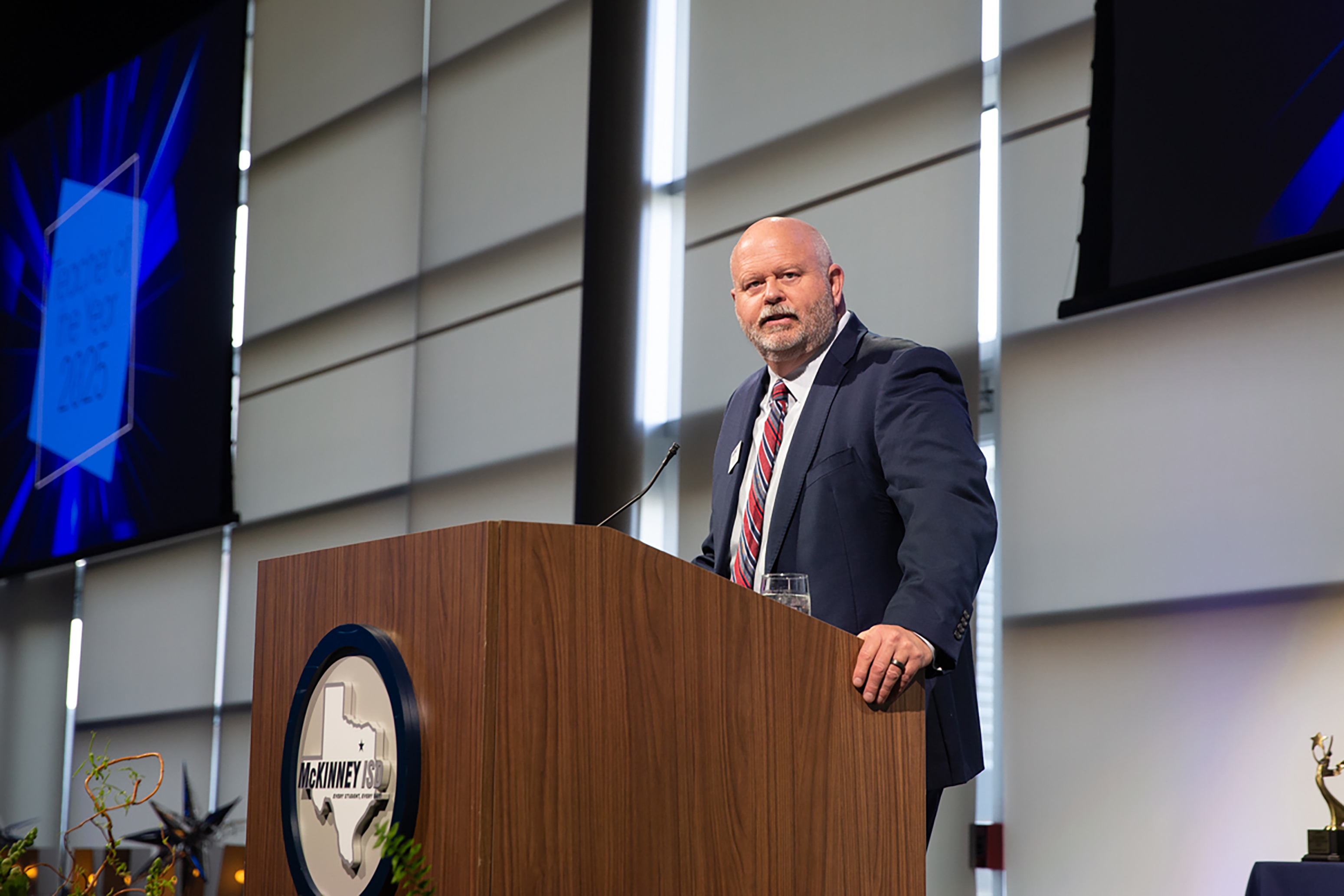 superintendent shawn pratt speaks at the teacher of the year banquet