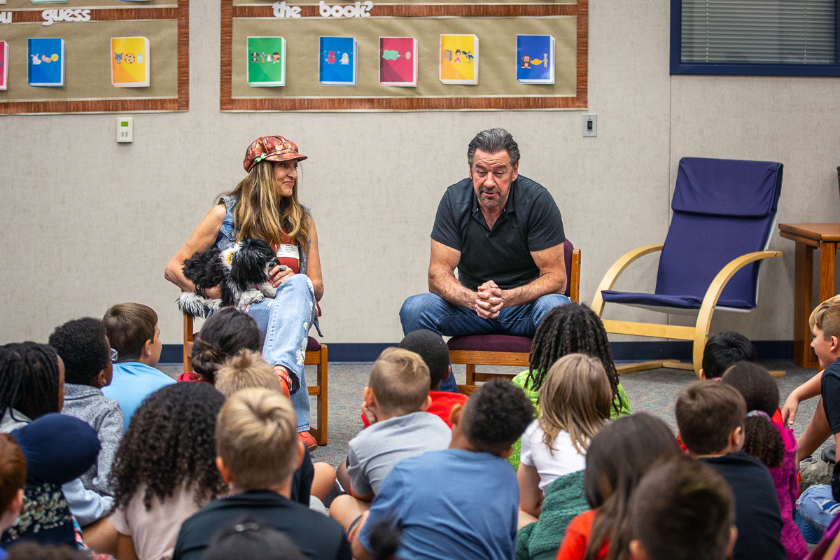 mayor george fuller visits a mckinney isd classroom