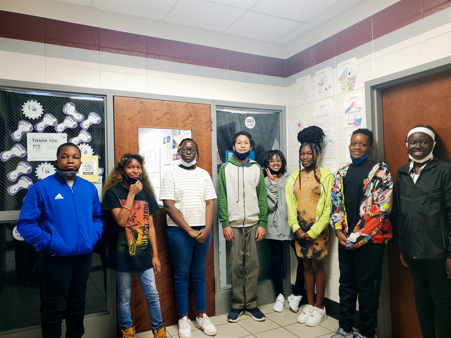 AVID students in the hallway