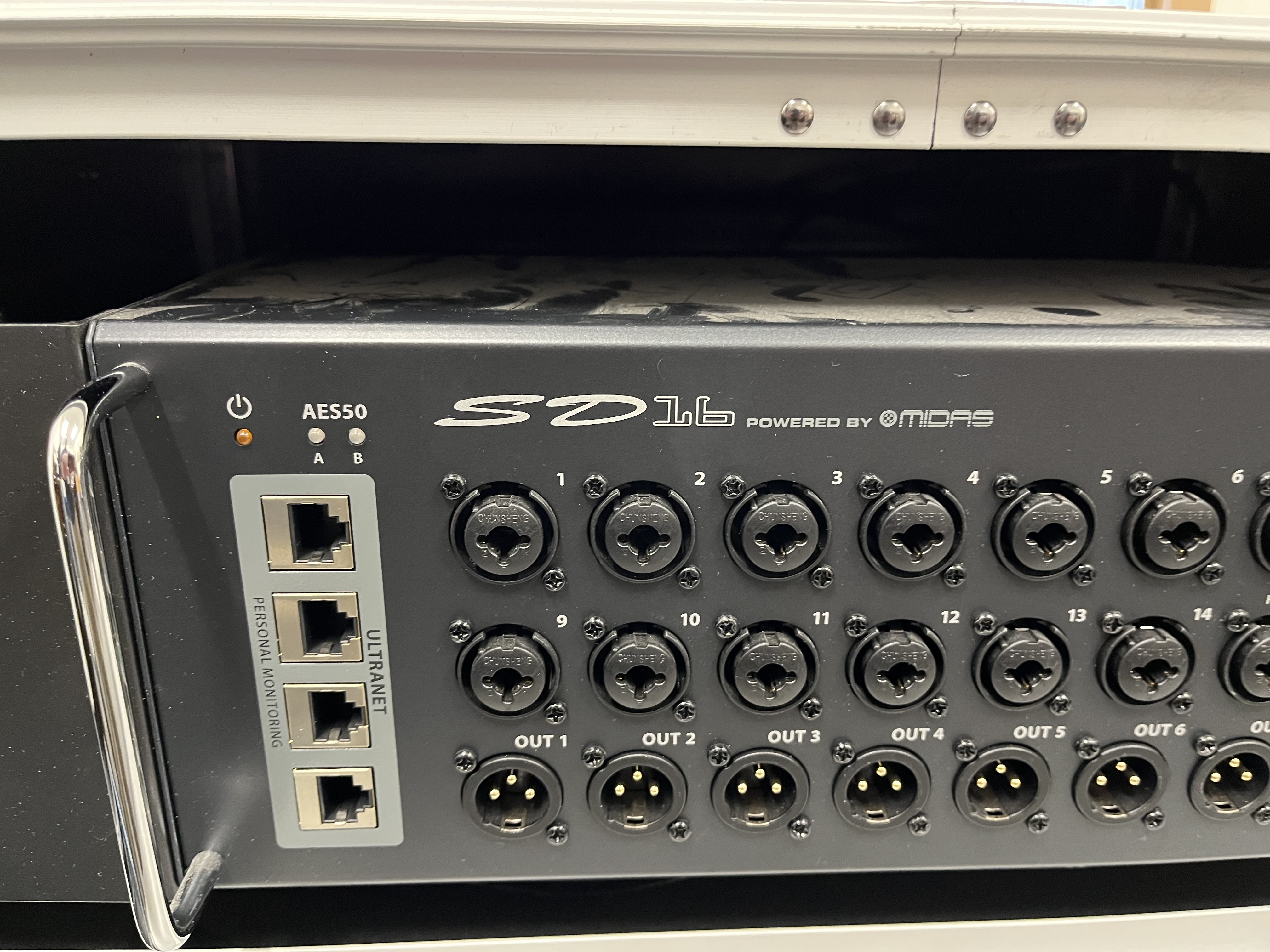 Behringer SD -16 /16 Channel Stage Box