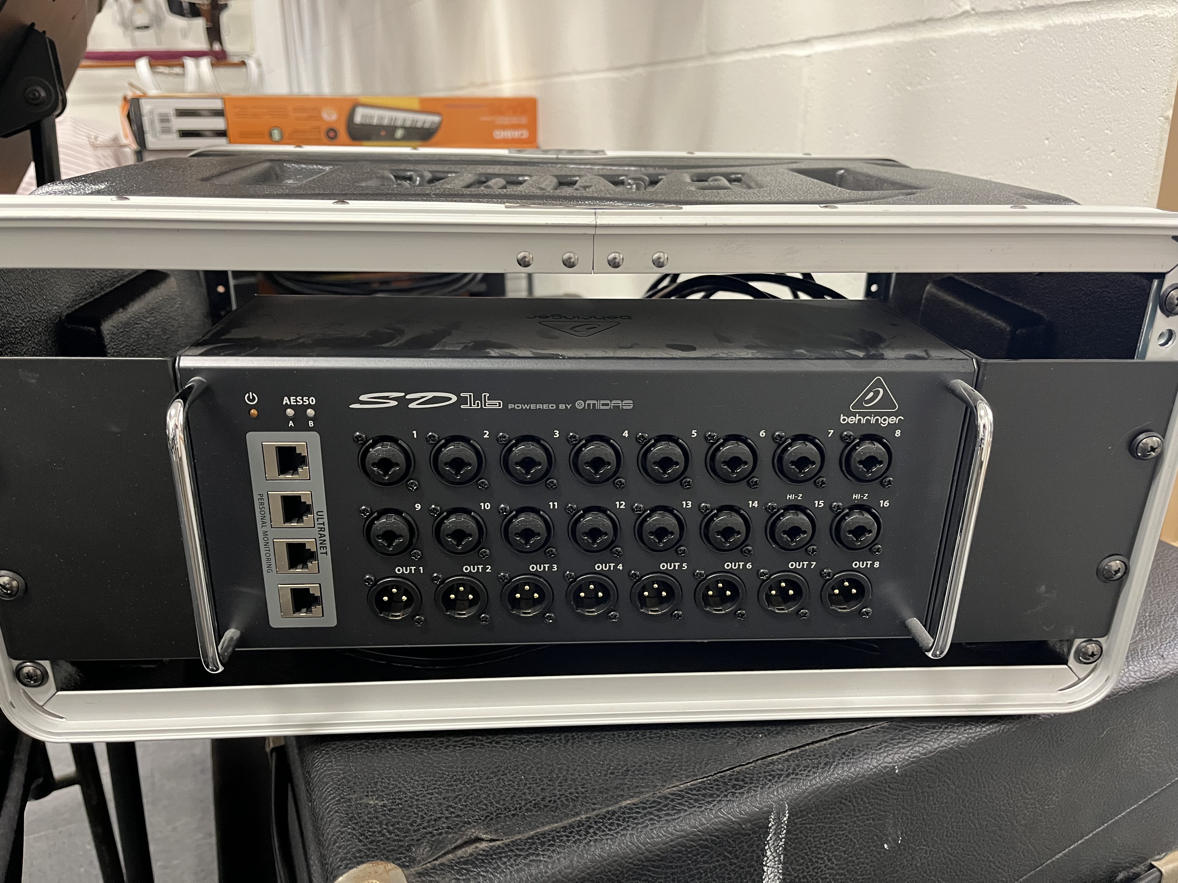 Behringer SD -16 /16 Channel Stage Box