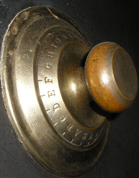 knob with letters