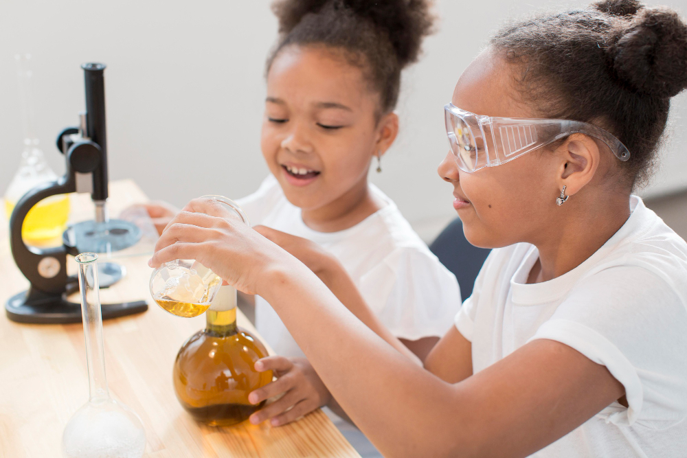 2 students working on a project