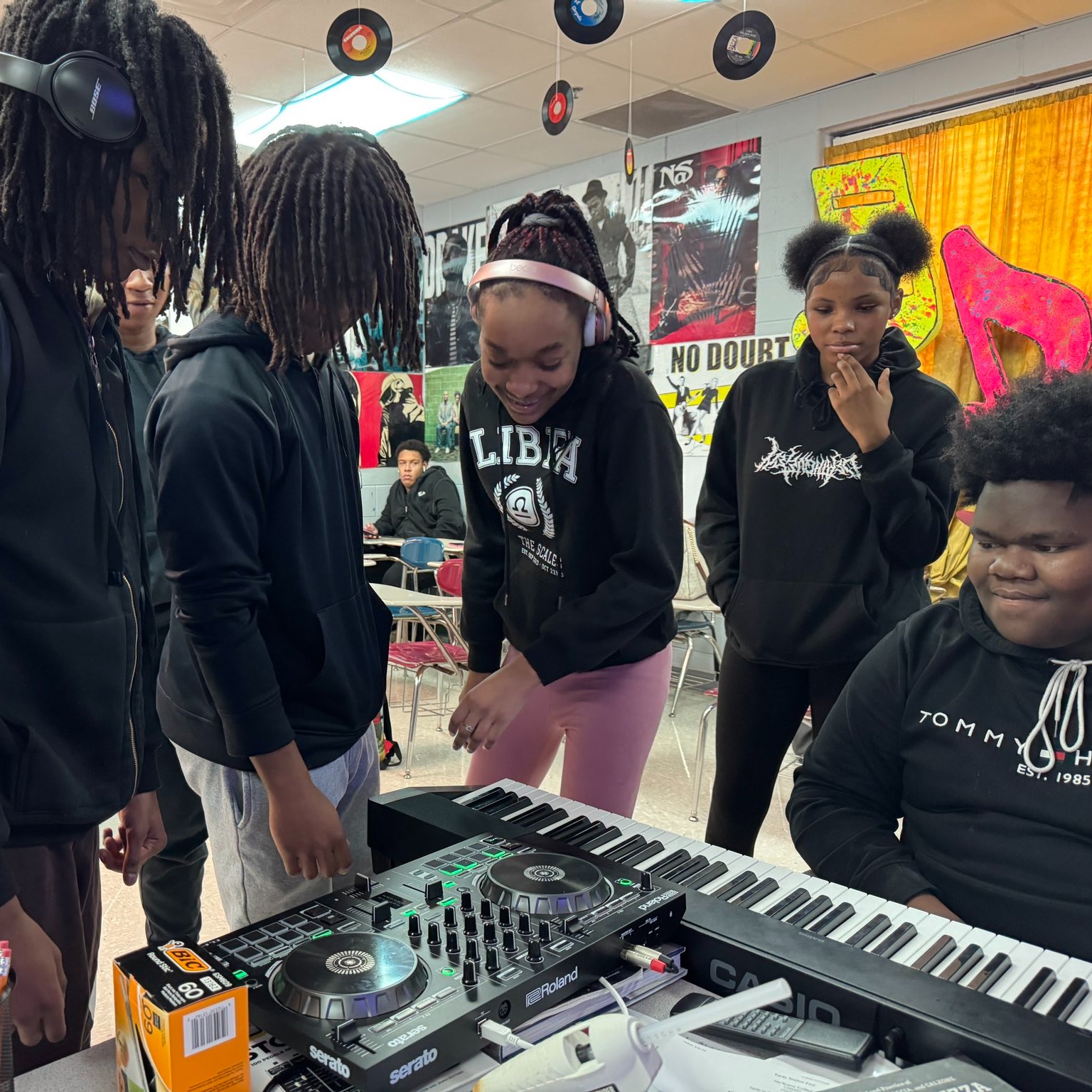 Christmas break is almost here, but general music is learning how Serato Pro works in a lab today. #famiHLy 🦅 #TeamDCS