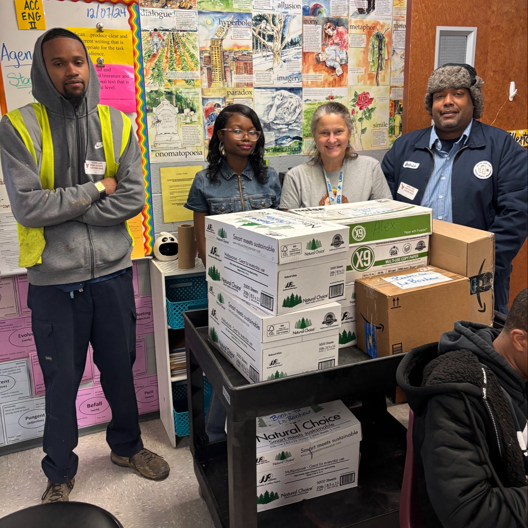 The city of Horn Lake came by to pick up all the books our Mayor’s Youth Council collected for LeBonheur Children’s Hospital! Thanks to everyone who donated! #famiHLy 🦅 #TeamDCS