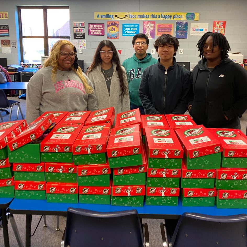 DECA collected over 50 boxes for Operation Christmas Child! #famiHLy 🦅 #TeamDCS