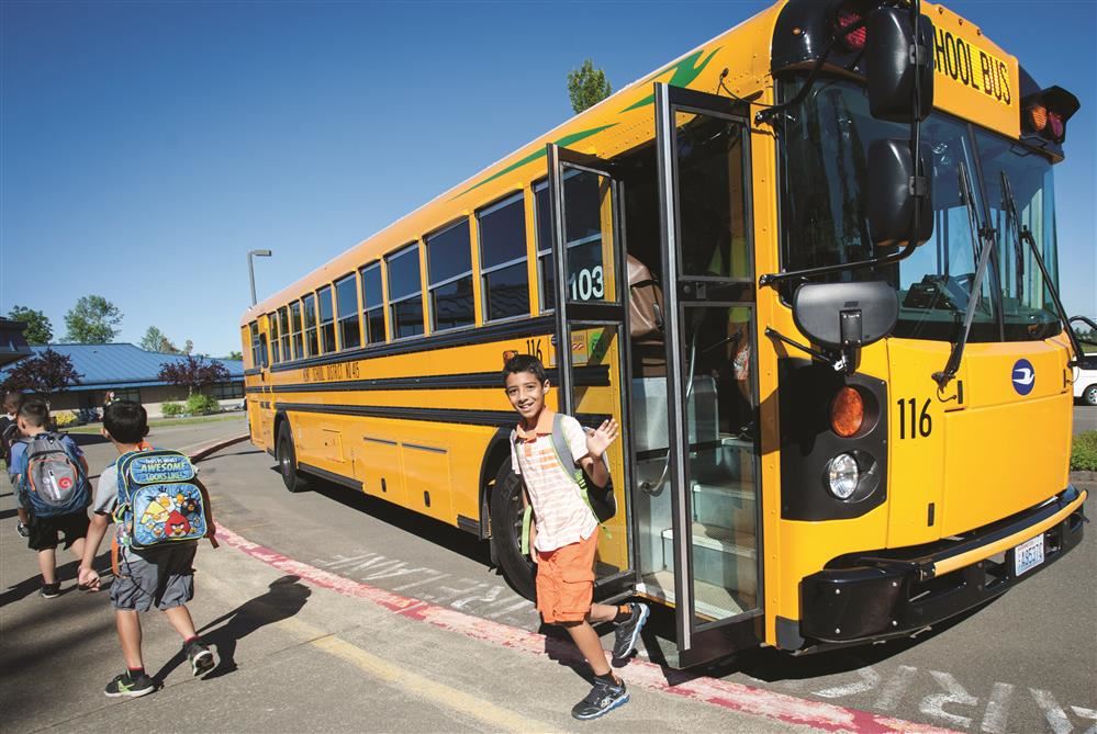 BusStudentWaving