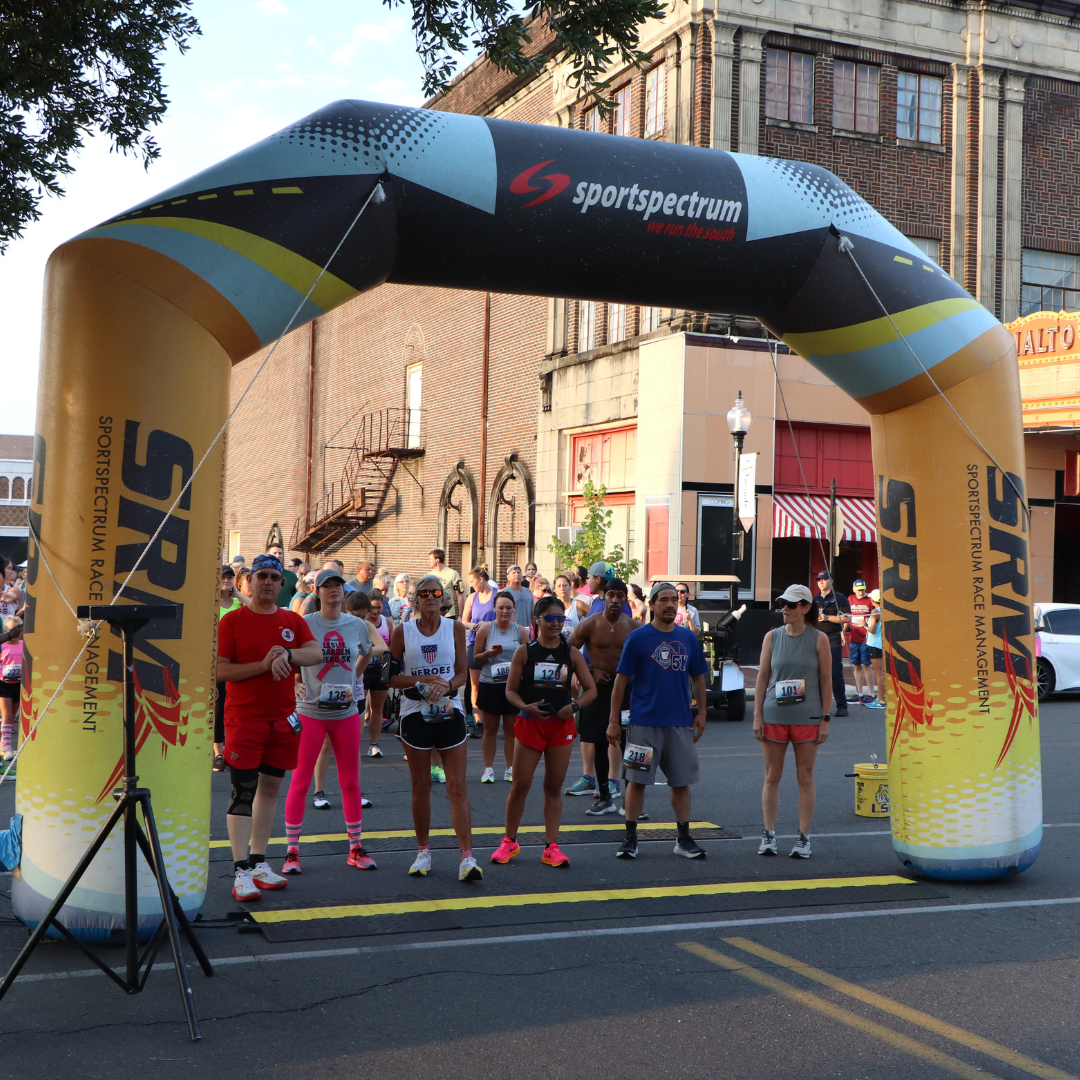 Photo of racers the the Hero 5k starting line at Outdoor Expo 2023