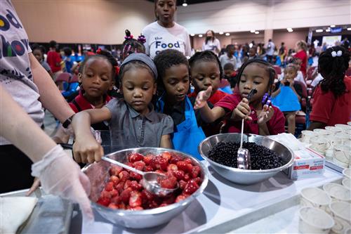 kids picking strawberries 