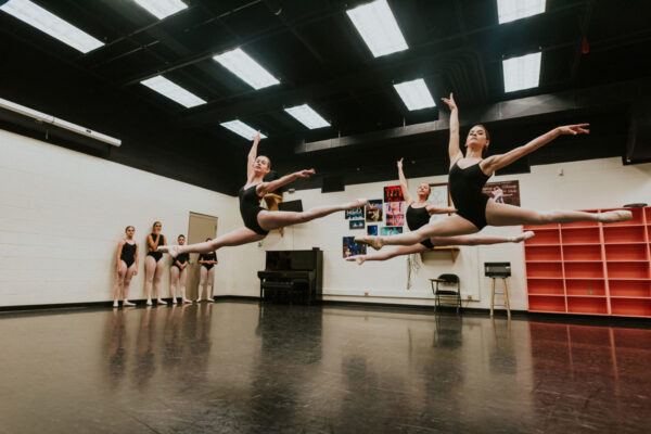 Ballet dancers in rehersal