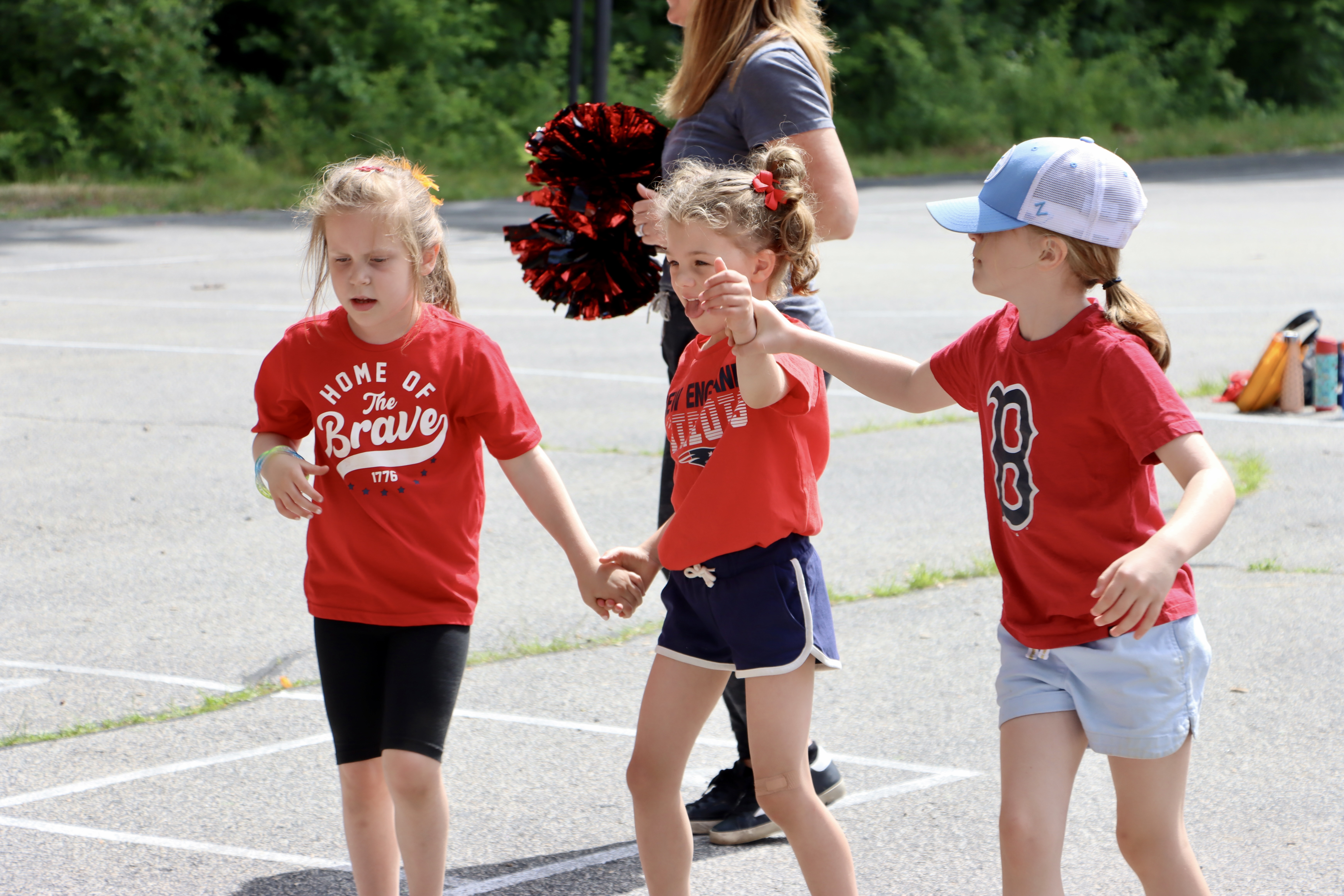 3 kids holding hands kindergarten