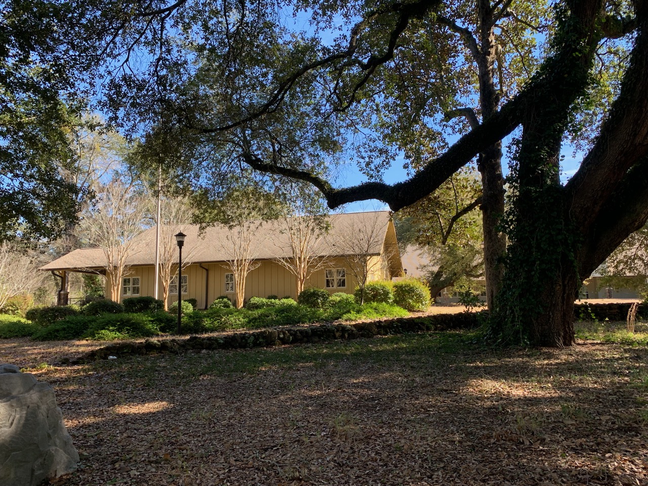 Picture of the outside of the Six Points Learning Center Campus