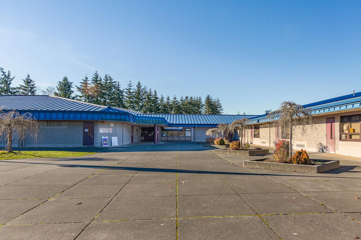 an exterior photo of Carriage Crest Elementary