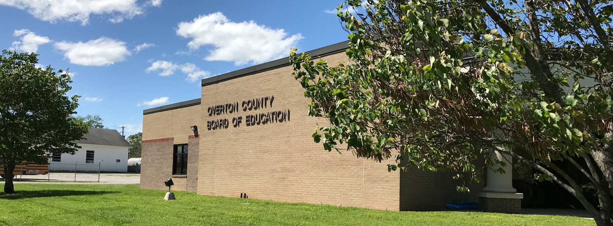 Picture of Overton County board of education building