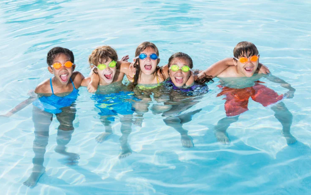 kids swimming 