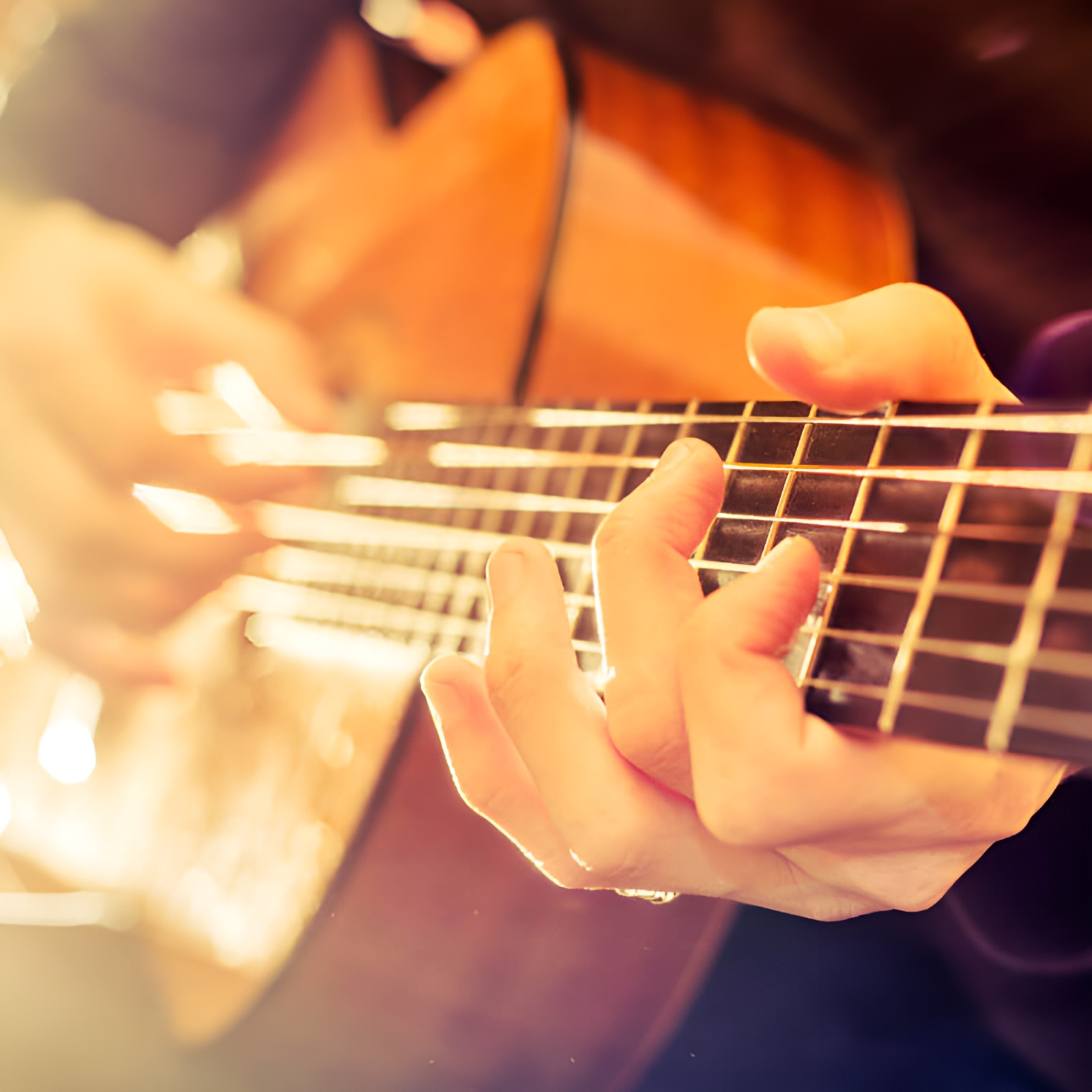 hands playin the guitar