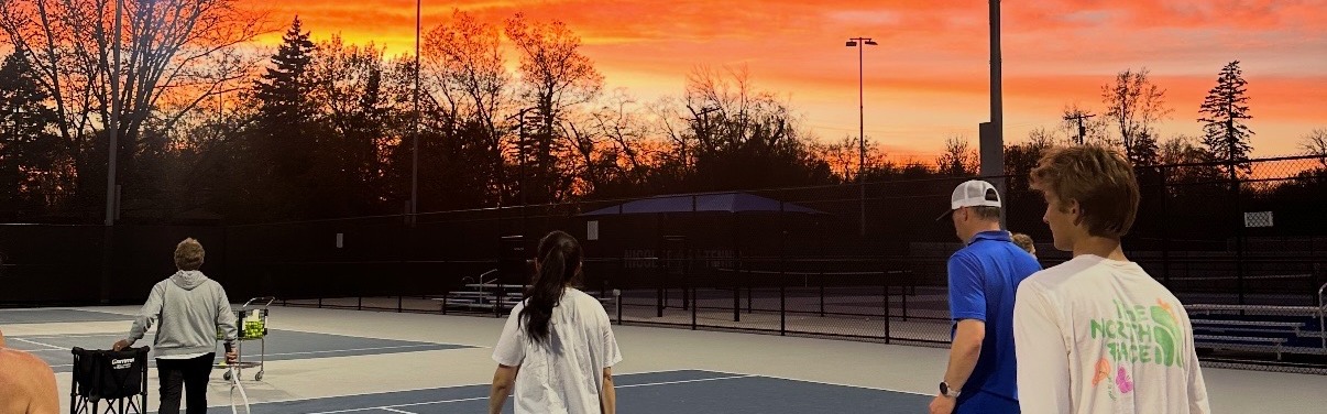 picture of people playing tennis