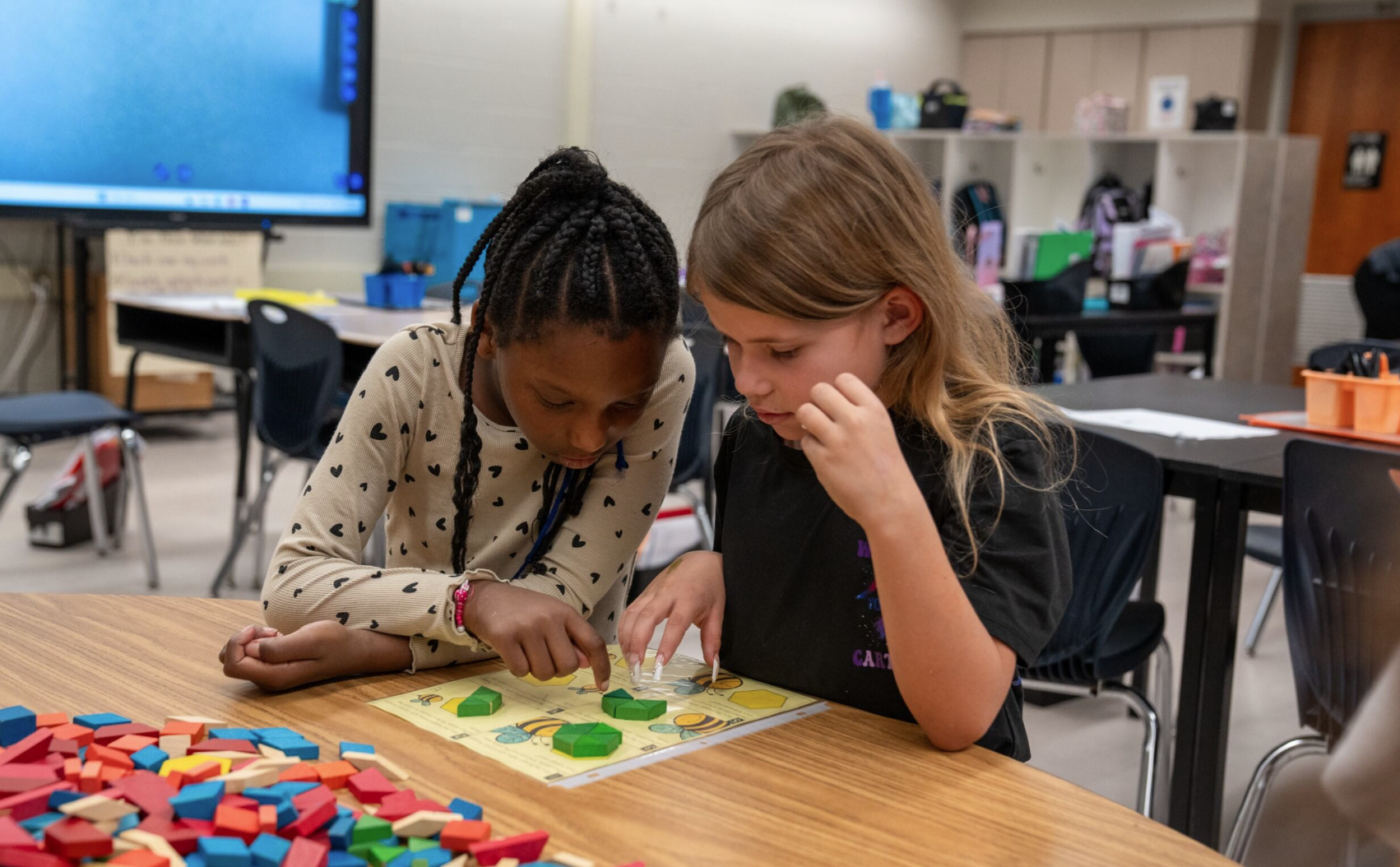 girls working together