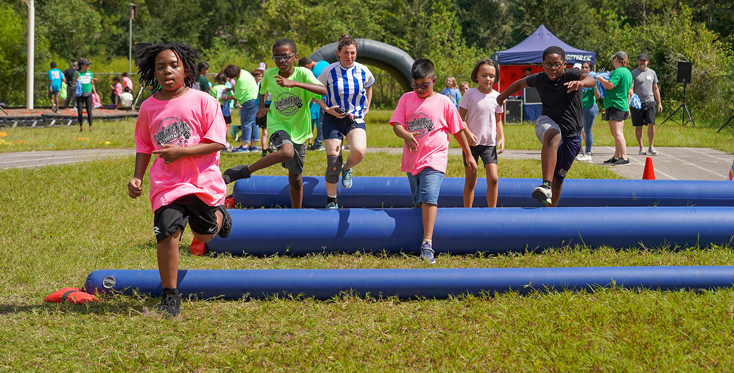 students outside doing obstacle