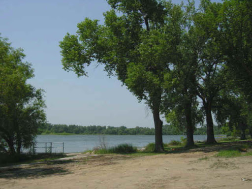 lake view with trees 