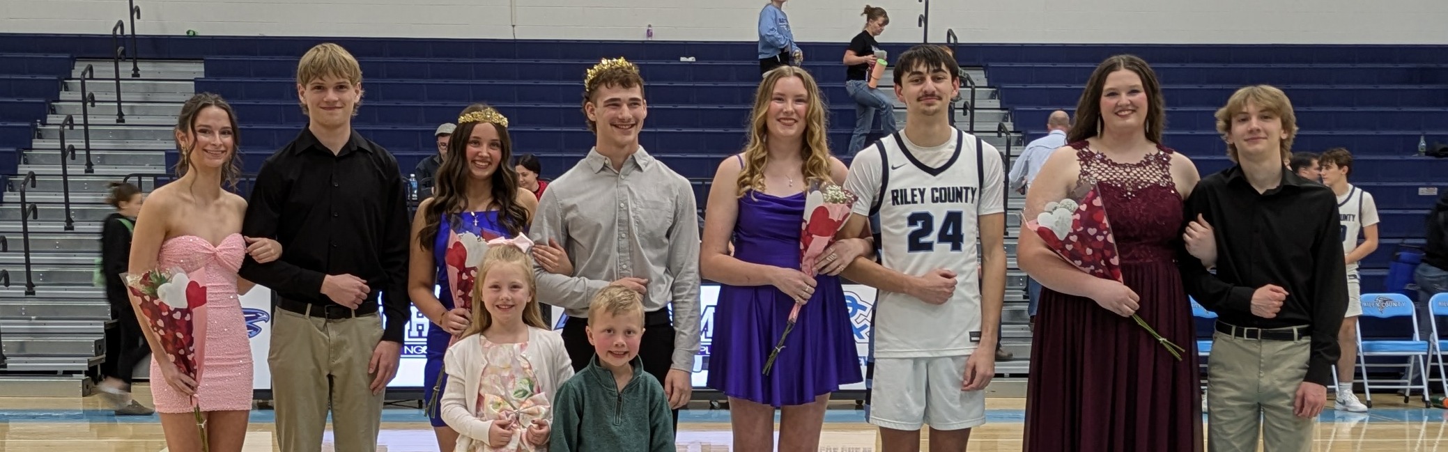 winter royalty group picture