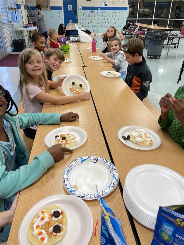 students with plates