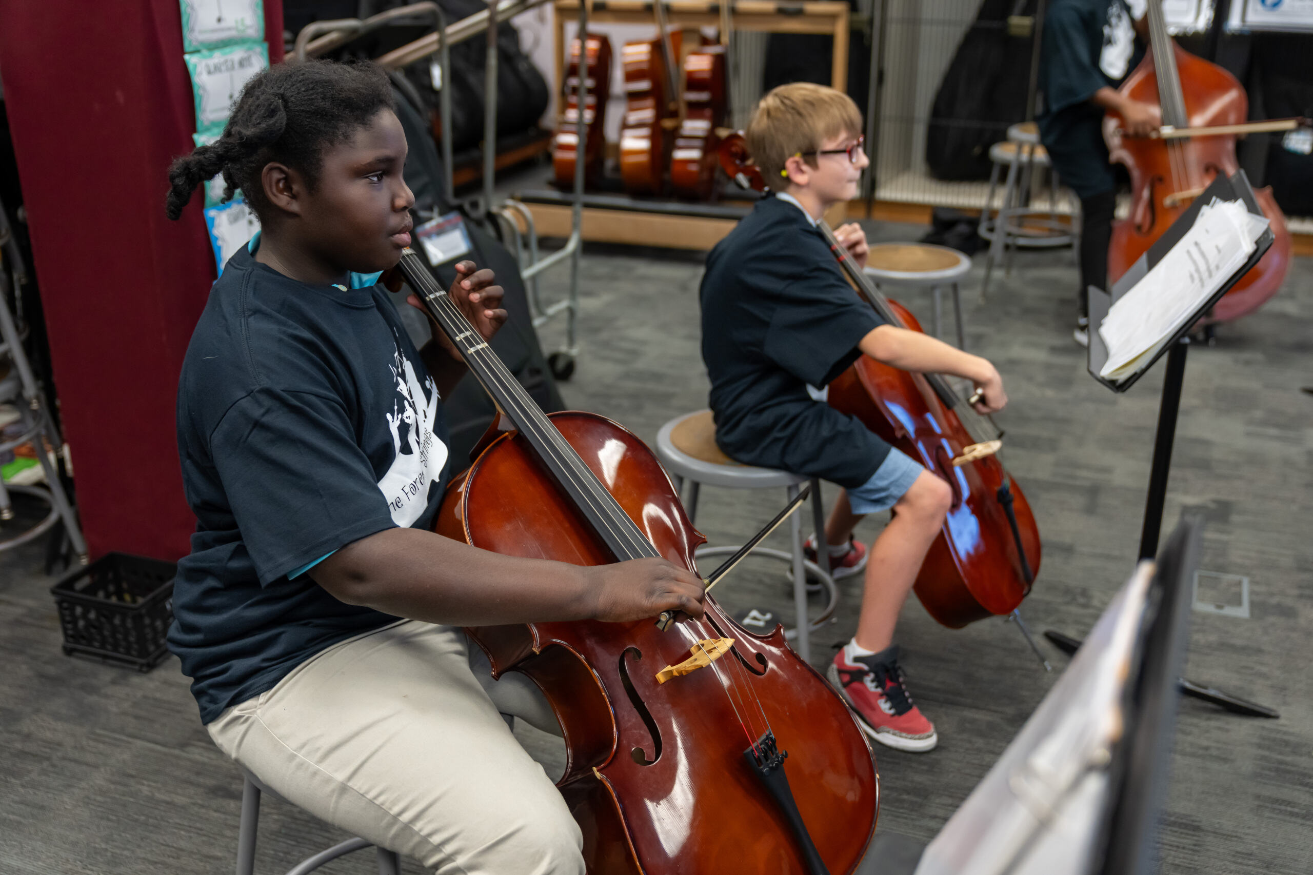 Students playing the cello in orchestra class