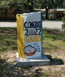 wall that says congrats 2022 grads