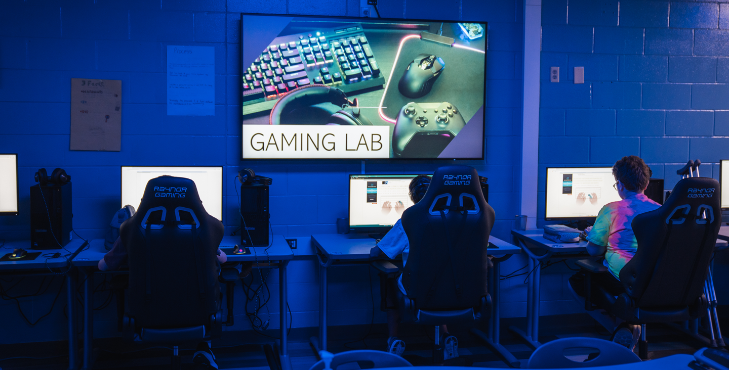 Kids in a gaming lab at their school