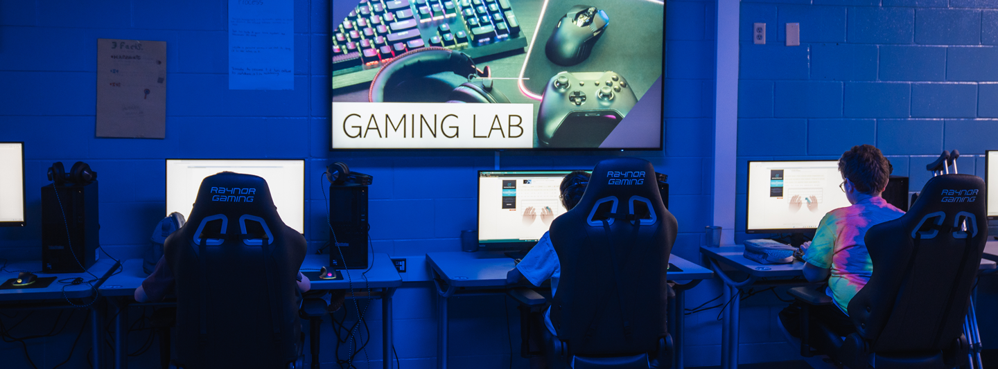 students working in the gaming lab