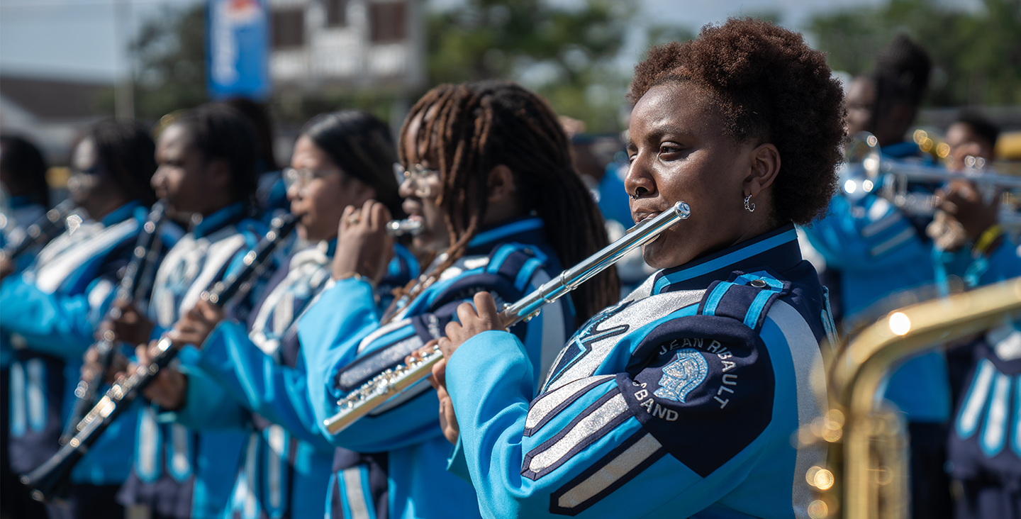 Students playing in Woodwind section of the band