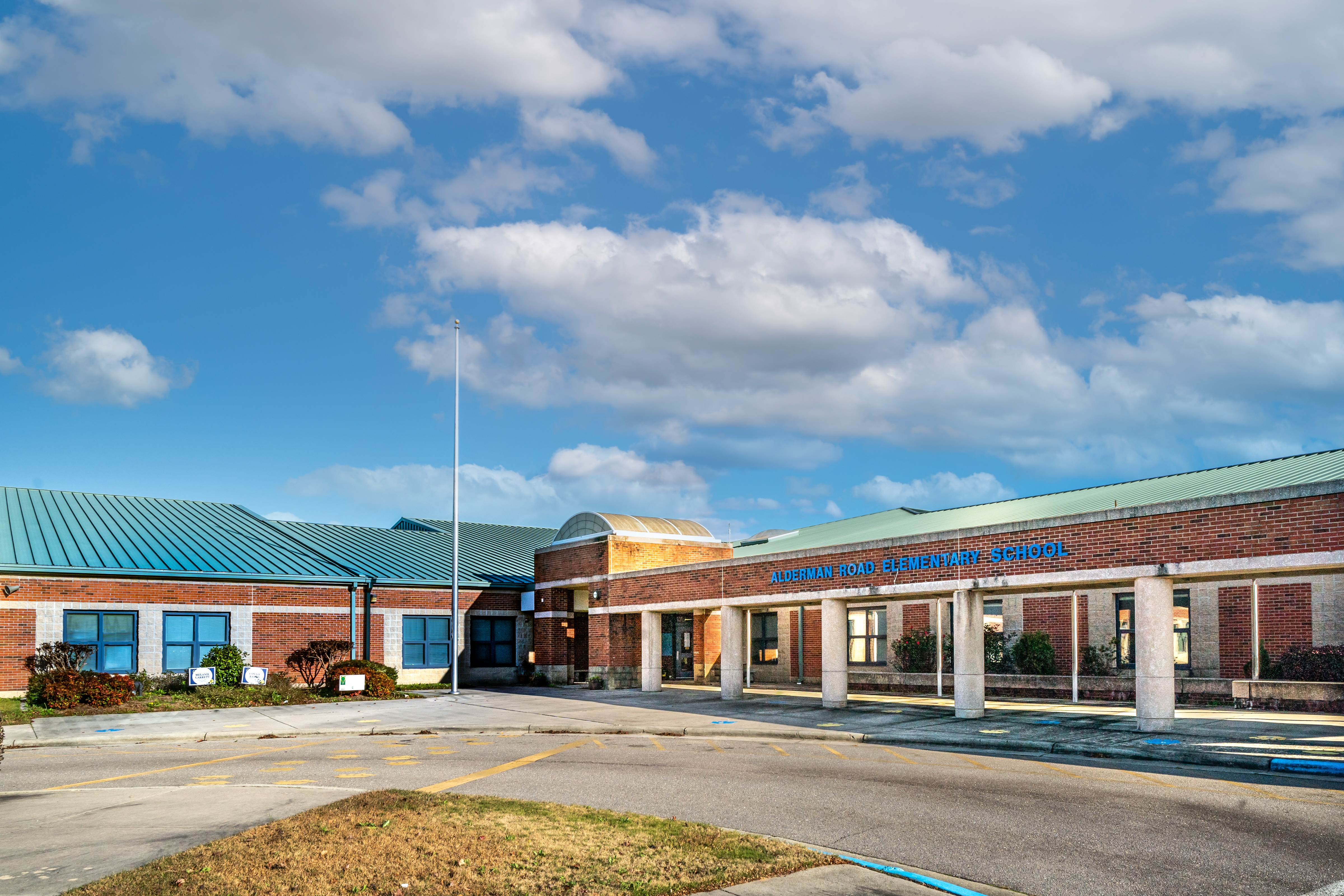 A photo of the front of Alderman Road Elementary