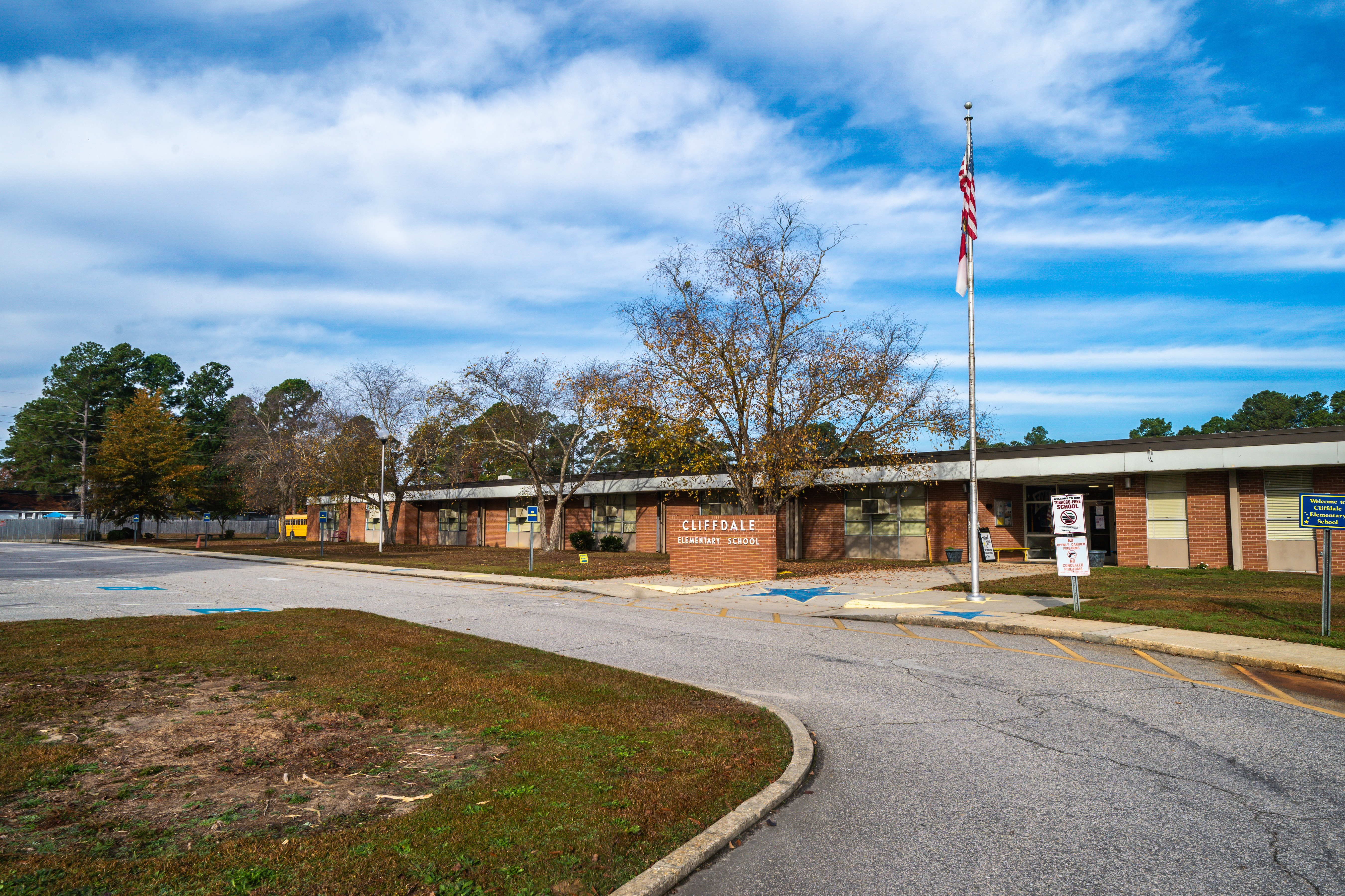 A photo of the front of cliffdale elementary