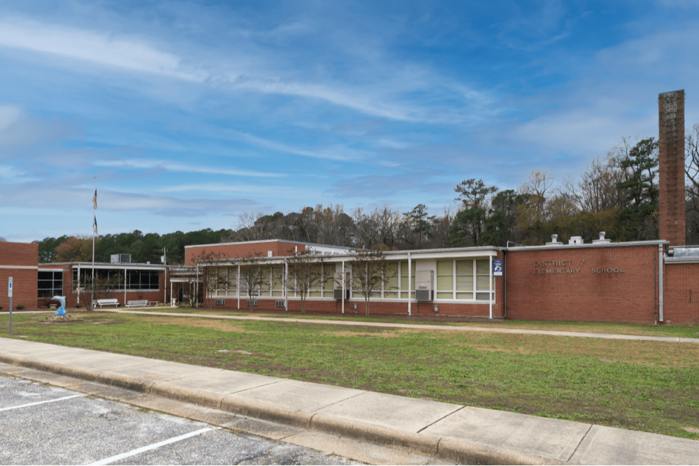 A photo of the front of district seven elementary