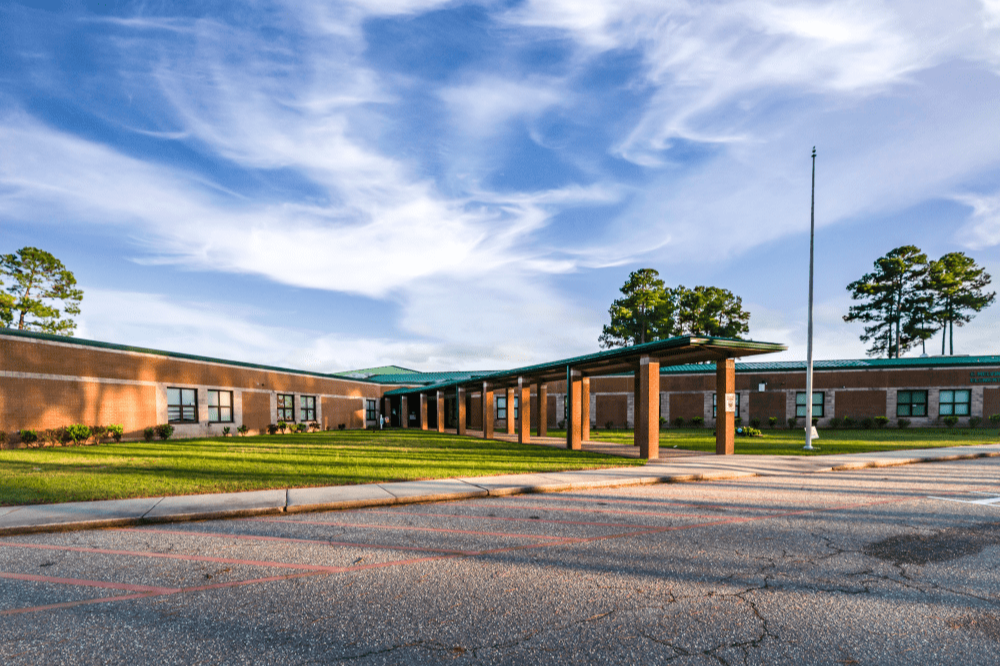 A photo of the front of e e melvin honeycutt elementary