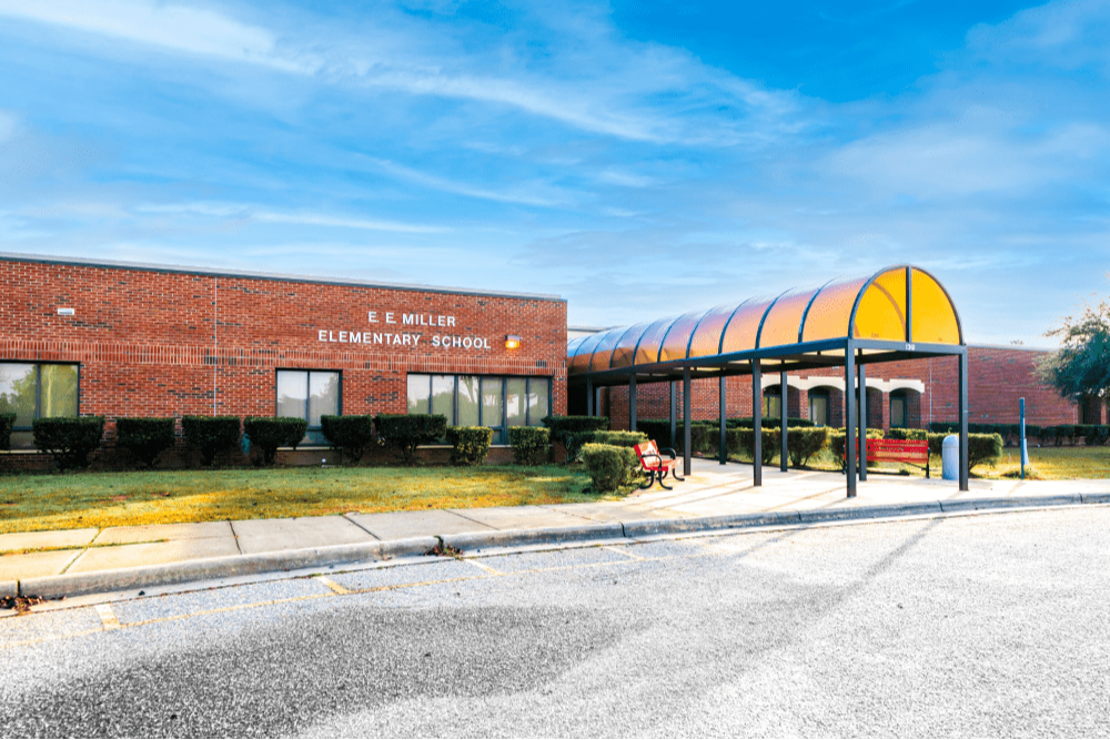 A photo of the front of e e miller elementary