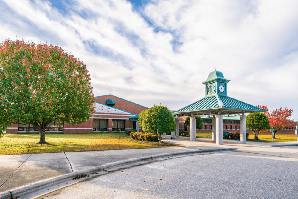 A photo of the front of lake rim elementary