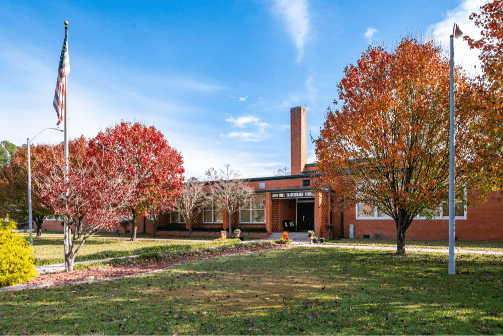 A photo of the front of long hill elementary