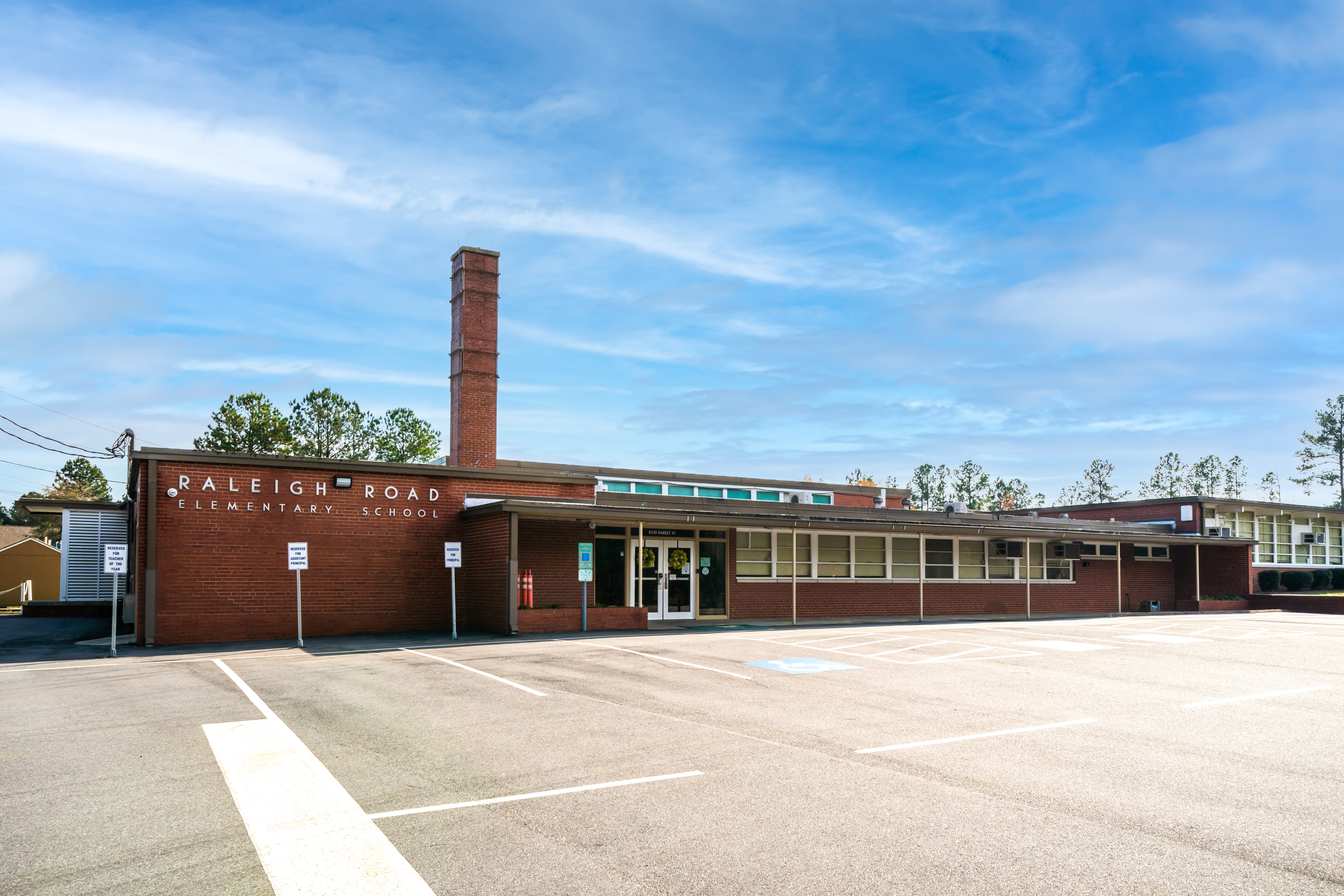 A photo of the front of raleigh road elementary