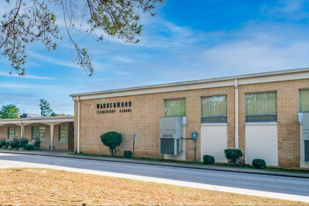 A photo of the front of warrenwood elementary