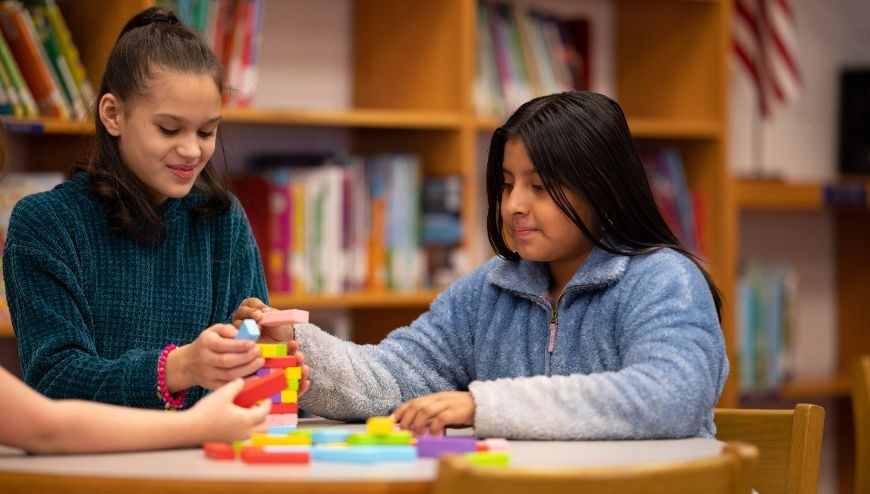 MMG Girls playing game